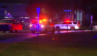 Man in critical condition after shooting in Phoenix neighborhood