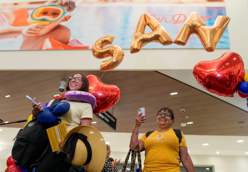 First flights into Terminal 1 – San Diego Union-Tribune