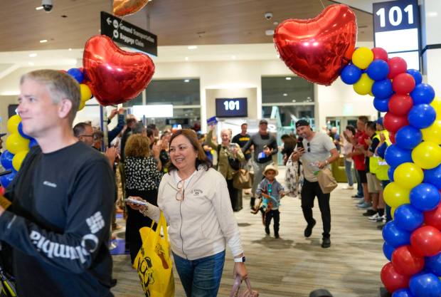 San Diego International Airport will welcome the first flights to arrive at the new Terminal 1. Passengers from flight from Honolulu is the first flight at the San Diego International Airport on Monday, Sept. 22, 2025 in San Diego, California. (Alejandro Tamayo / The San Diego Union-Tribune)