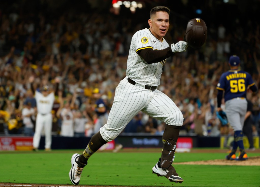 CLINCHED! Padres outlast Brewers in 11 innings, secure NL playoff spot