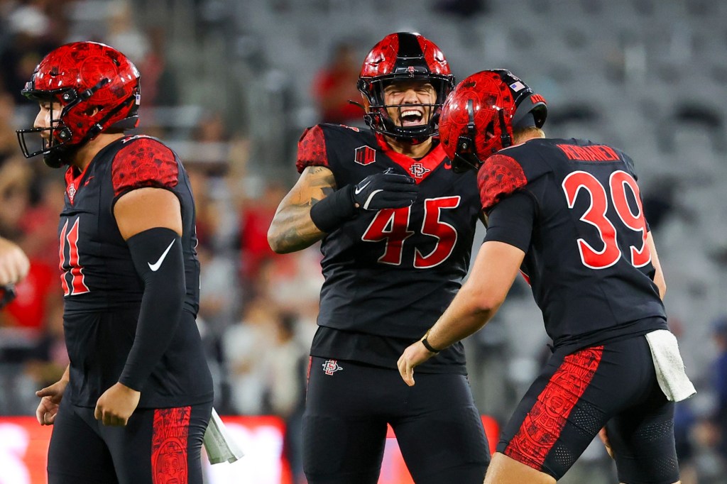 Aztecs dominate Cal from start to finish in 34-0 victory