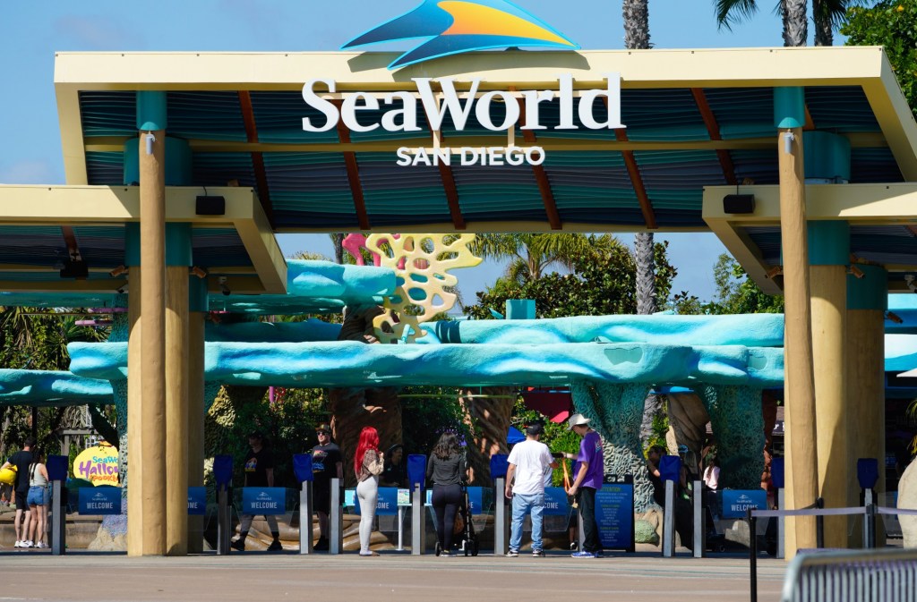 Proposed $25 minimum wage for San Diego tourism workers includes concessions for theme parks, Padres and hotels – San Diego Union-Tribune