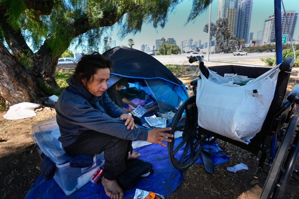 Homeless people’s belongings are rarely stored after encampment sweeps, records show – San Diego Union-Tribune