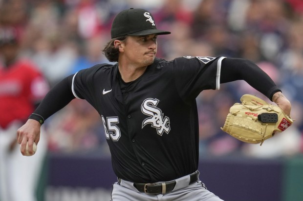 Chicago White Sox's Davis Martin pitches in the first inning of a baseball game against the Cleveland Guardians in Cleveland, Saturday, Sept. 13, 2025. (AP Photo/Sue Ogrocki)