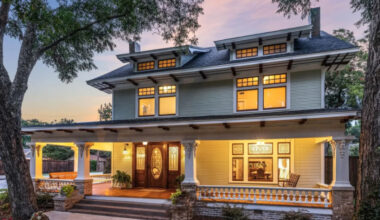 Bringing a Munger Place Prairie Four-Square Back to Its Beautiful Roots
