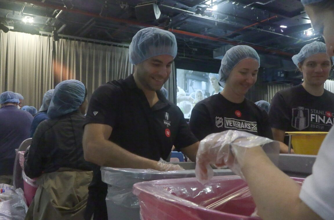Volunteers pack meals at the Intrepid Museum as part of the 9/11 National Day of Service. (Credit: Mizuki Uchiyama, Tatyana Gonzalez)