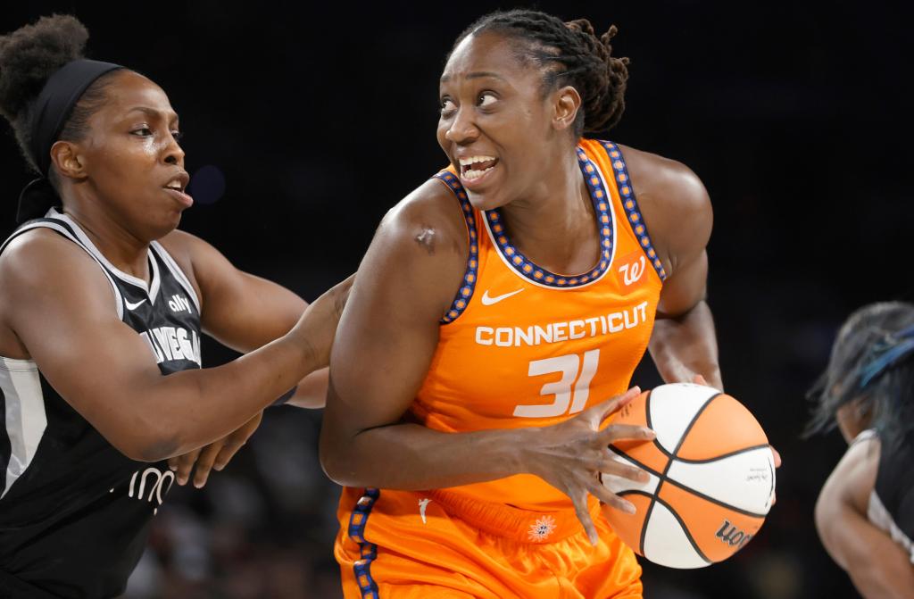 Tina Charles becomes all-time leader in WNBA field goals made