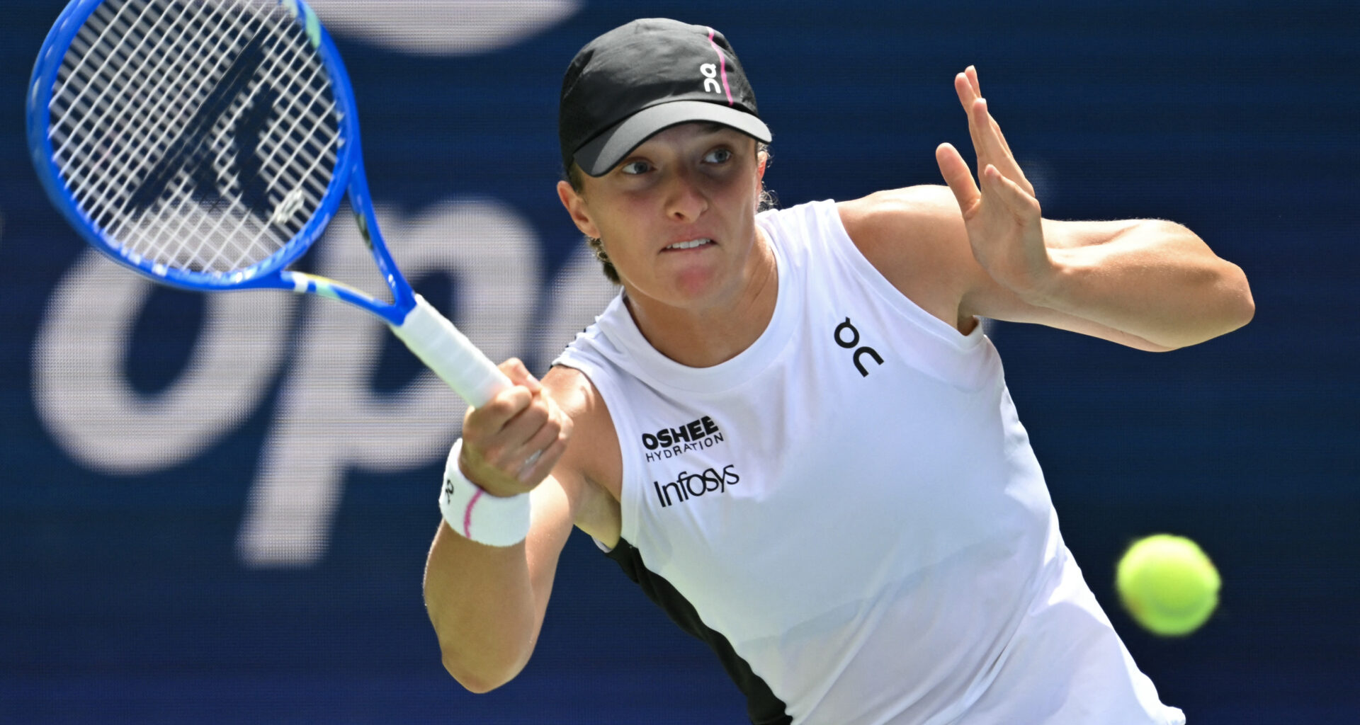 Swiatek back in US Open quarters, then straight to the practice court