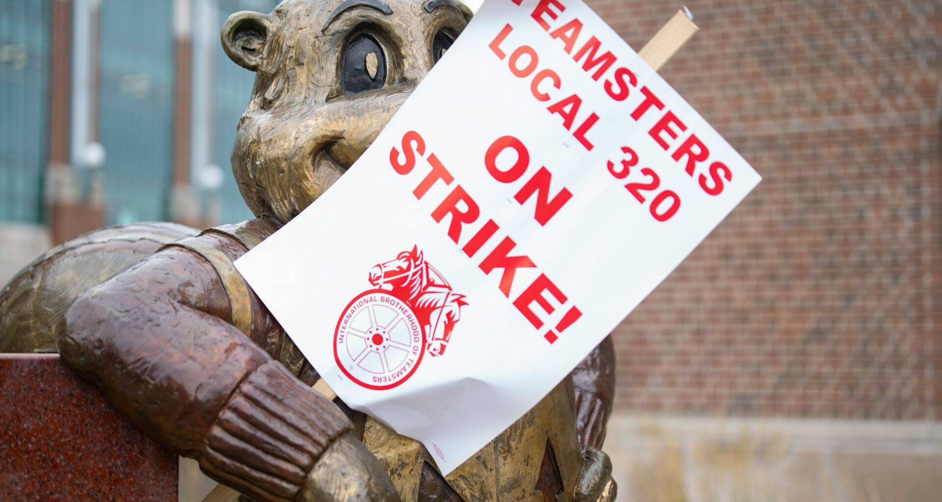 Farm Aid on as University of Minnesota, Teamsters reach deal to end strike