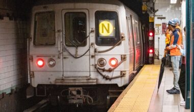 N train stuck in Manhattan-to-Queens tunnel, causing N/Q/R/W line delays