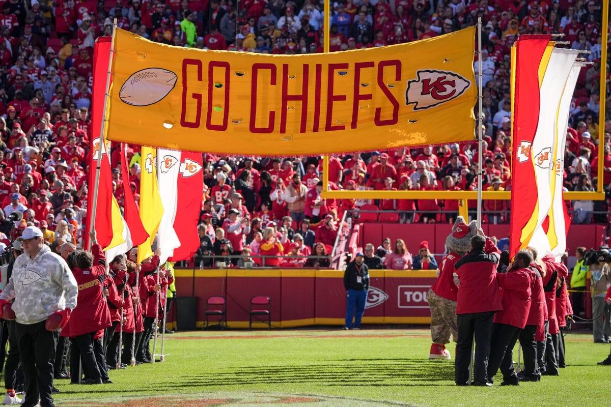 Chiefs announcer Dale Carter resigns, saying team crossed his ‘red line’