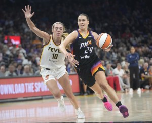 Phoenix Mercury forward Kathryn Westbeld (24) drives to the basket against Indiana Fever guard Lexie Hull (10) during the second quarter at PHX Arena on Sept. 2, 2025. © Michael Chow/The Republic / USA TODAY NETWORK via Imagn Images