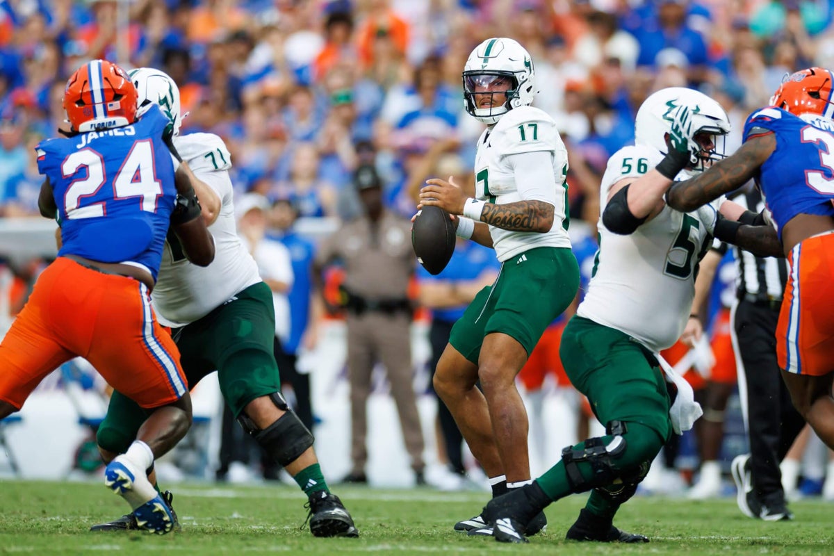 Florida spitting penalty critical in South Florida’s 18-16 upset of No. 13 Gators
