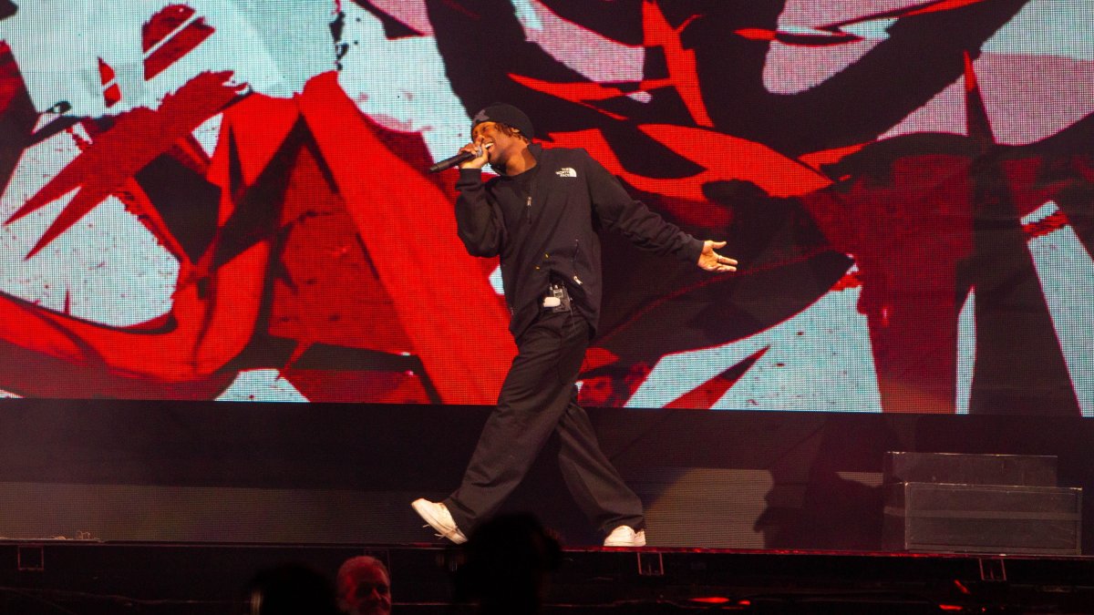 Body of teenager found in car belonging to D4vd after local show – NBC Chicago