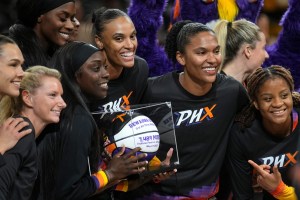 Phoenix Mercury players gather around teammate DeWanna Bonner as she is announced as the third all-time scorer in the WNBA before they play the Los Angeles Sparks at PHX Arena in Phoenix, on Sept. 9, 2025. © Joe Rondone/The Republic / USA TODAY NETWORK via Imagn Images