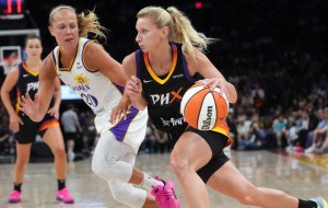 Phoenix Mercury Lexi Held (1) drives past Los Angeles Sparks guard Julie Allemand (20) at PHX Arena on Sept. 9, 2025. © Joe Rondone/The Republic / USA TODAY NETWORK via Imagn Images