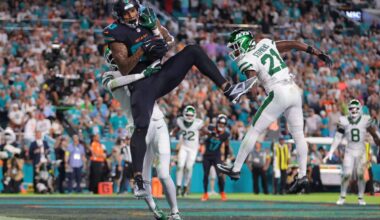 Jets-Dolphins takeaways: Miami secures first win, Tyreek Hill carted off with leg injury