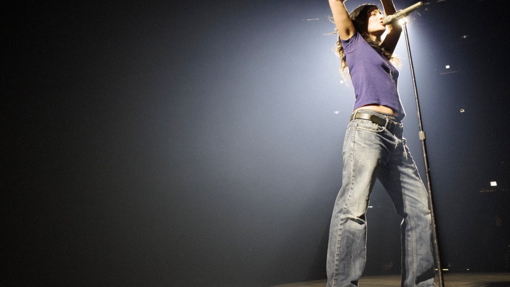 Lorde Strips Down at Chicago 'Ultrasound' Show: Concert Review