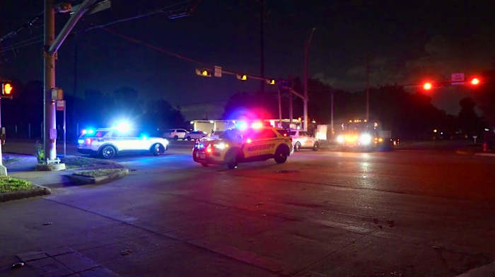 Man dies after car slams into power pole in northeast Harris County