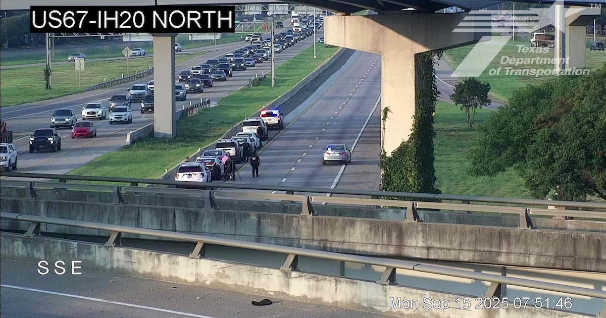 Highway lanes reopen after fatal crash near Dallas-Duncanville border