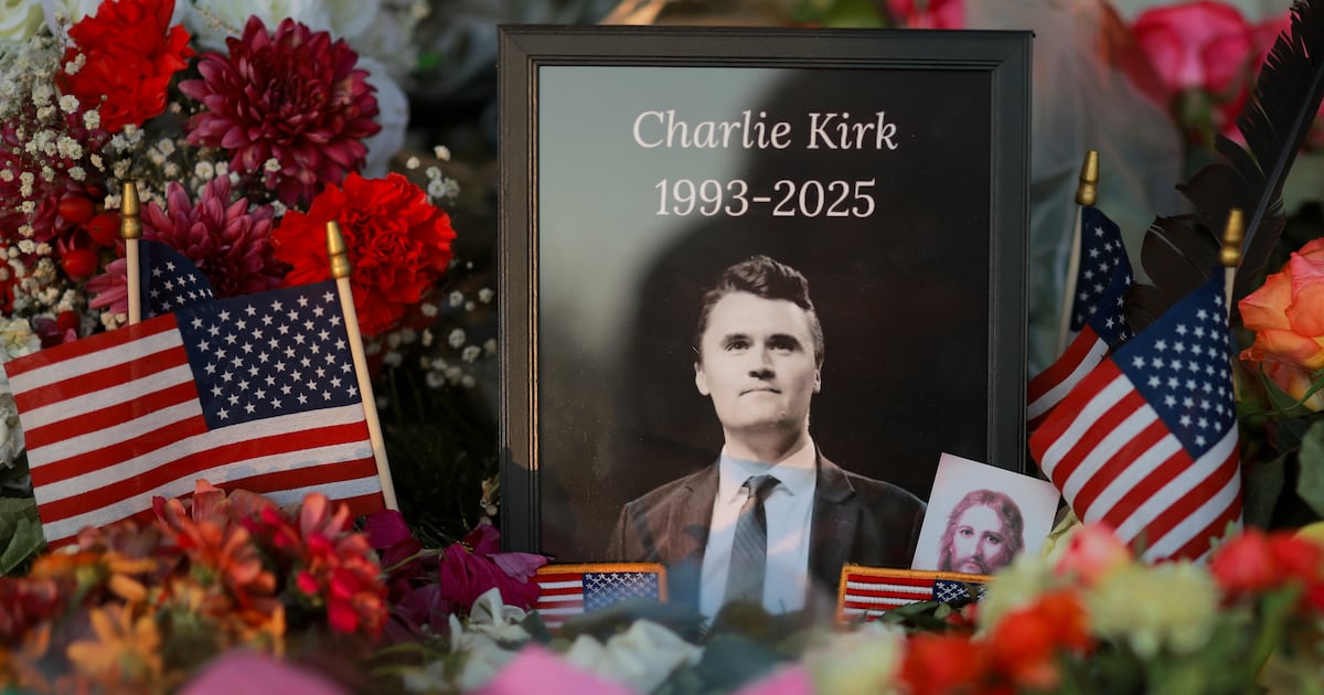 Charlie Kirk memorial held in Phoenix – Deseret News
