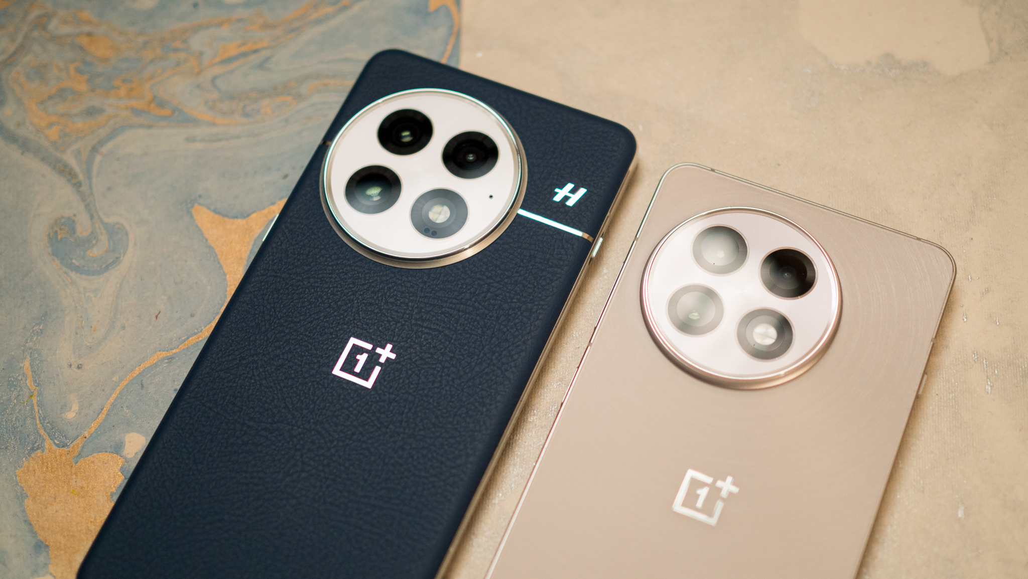 OnePlus 13 next to OnePlus 13R