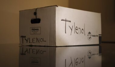 Tylenol capsules laced with cyanide – Chicago Tribune