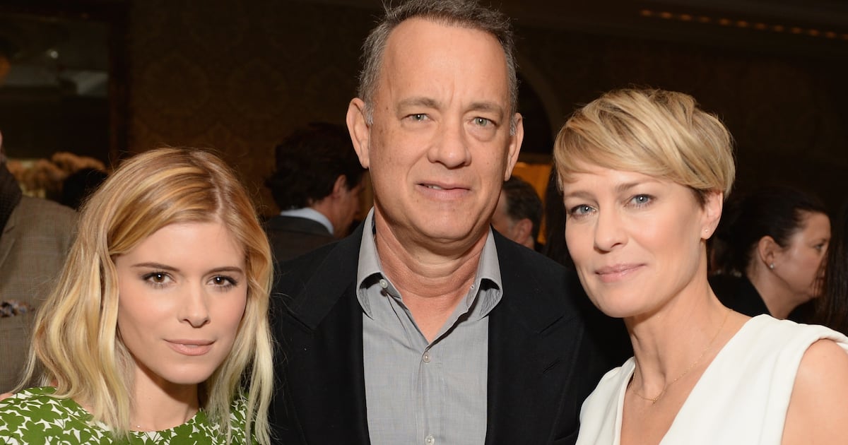 Golden Globe Winner Flees U.S. With a Warning: ‘America Is a S**tshow’