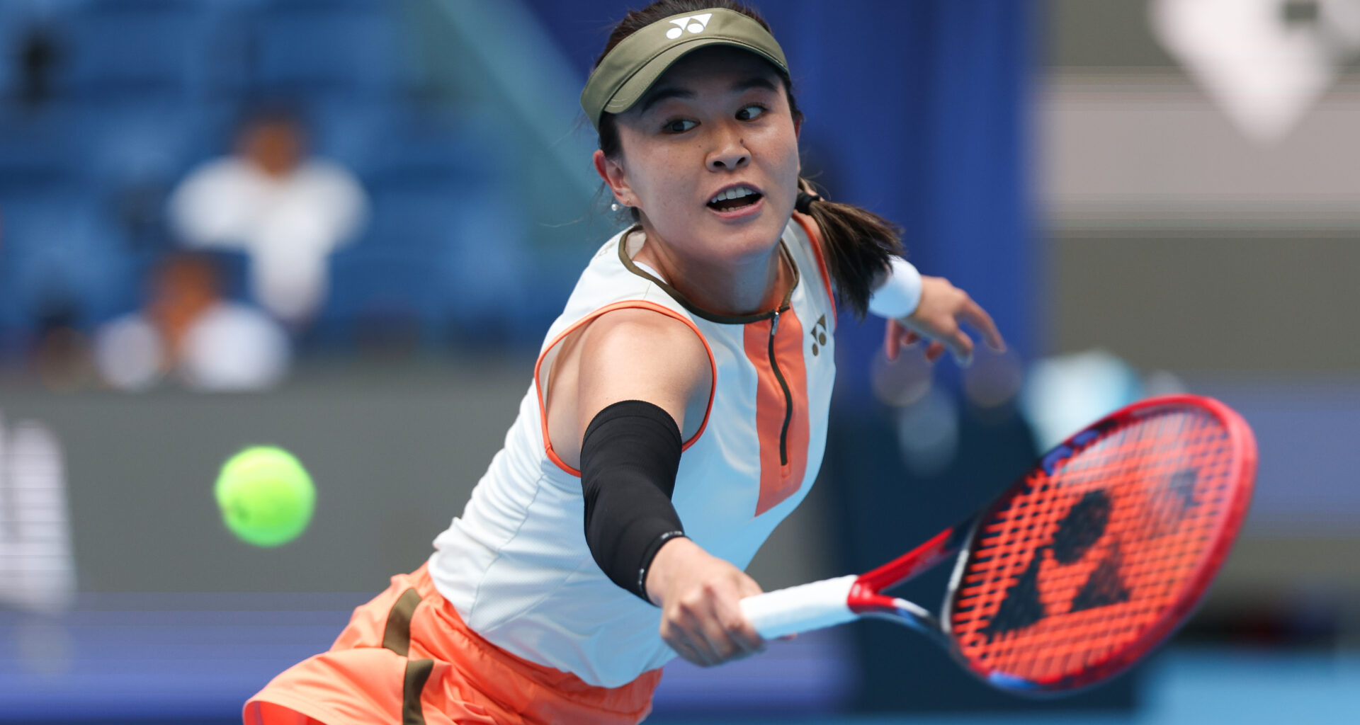 What's in Zhu Lin's notebook that she brings to matches?