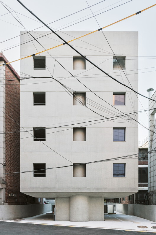 Surreally so Real / FHHH friends - Exterior Photography, Concrete