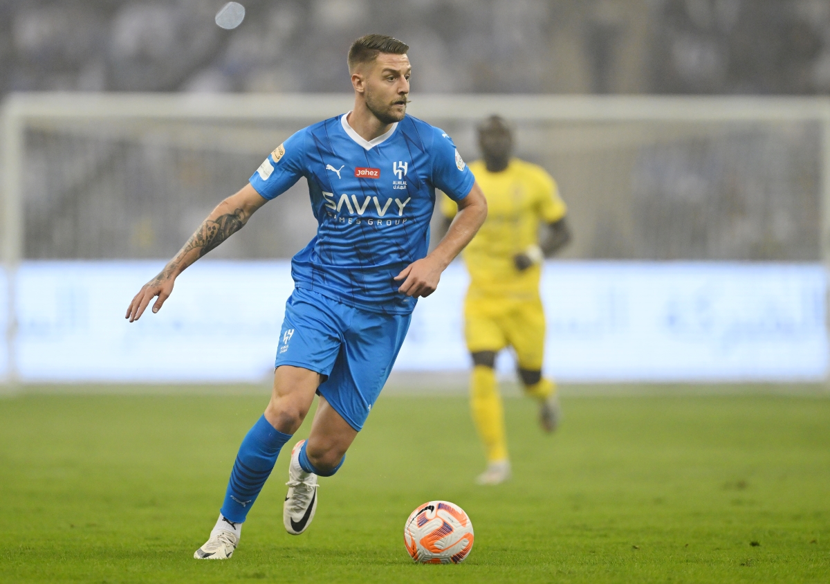 RIYADH, SAUDI ARABIA - DECEMBER 01: Sergej Milinkovic-Savic of Al-Hilal in action during the Saudi Pro League match between Al-Hilal and Al-Nassr at King Fahd International Stadium on December 01, 2023 in Riyadh, Saudi Arabia. (Photo by Michael Regan/Getty Images)