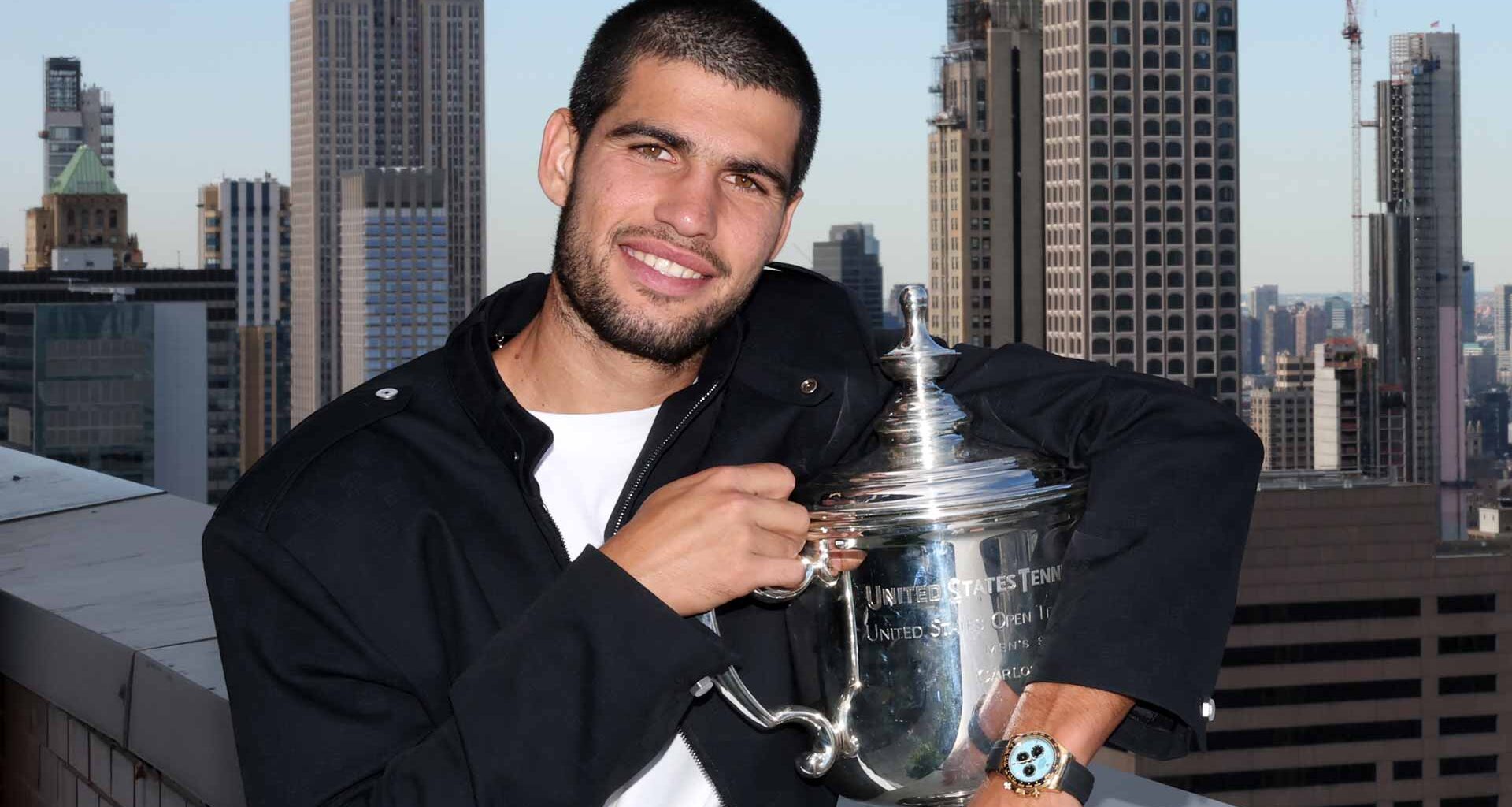 Carlos Alcaraz celebrates his US Open title in front of the Manhattan skyline.