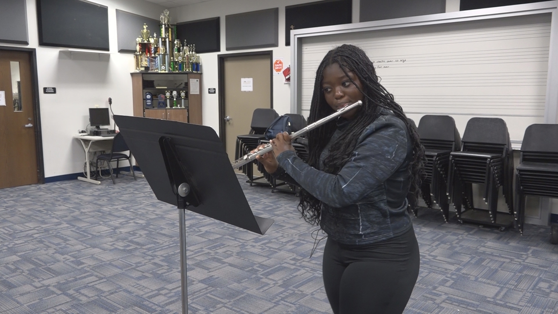 Oakleaf High School flutist will march in Macy's Thanksgiving Day Parade