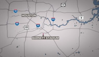 Fight breaks out at Houston high school football game