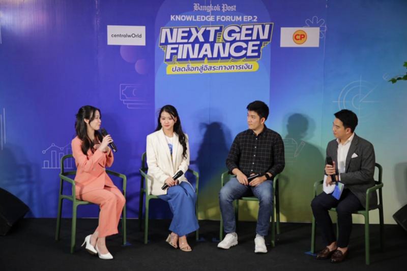 Panelists at the Debt Detox, Ask Us Anything session, from left: Yada Karnjanisakorn, a certified financial planner and owner of the FahYada Fanpage; Thanathon Karnjanisakorn, a financial adviser and founder of the NamFinance Fanpage; and Ohmsiri Veerakul, content director at LTMH Rocket. (Photo: Chanat Katanyu)