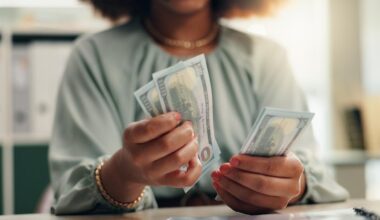 Here’s How Much of Your Paycheck You Should Save Each Month, According to an Expert