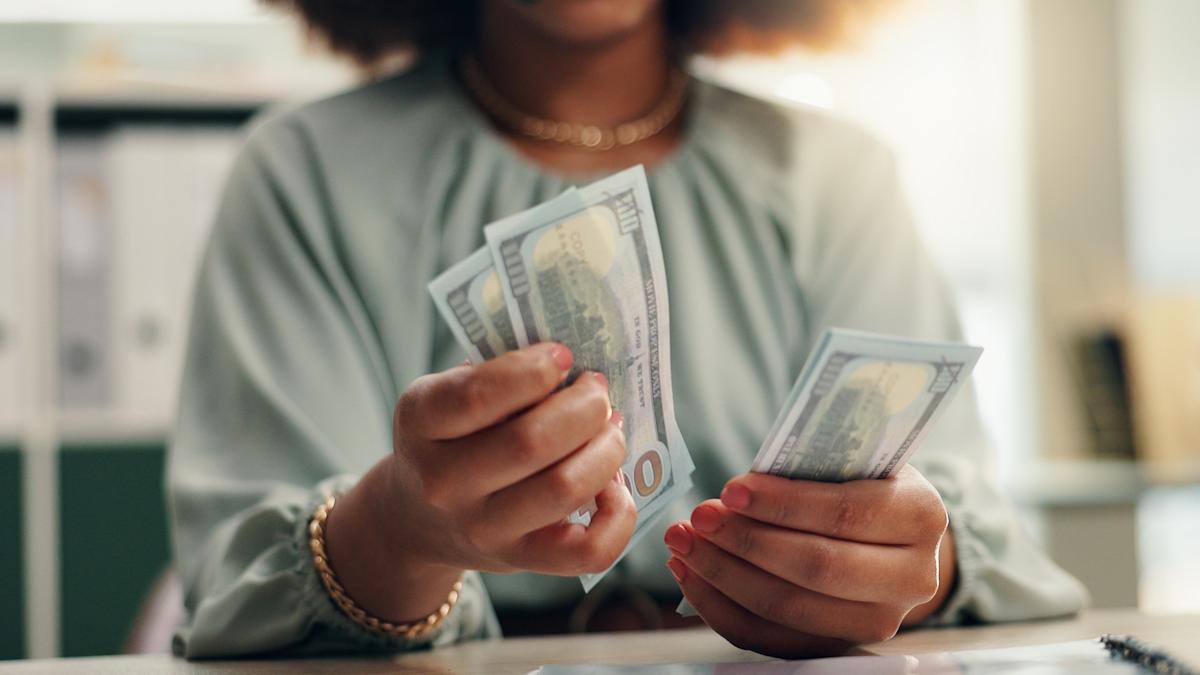Here’s How Much of Your Paycheck You Should Save Each Month, According to an Expert