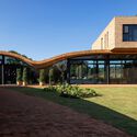 © Leonardo Finotti Passive House / Mareines Arquitetura - Exterior Photography, Wood, Brick, Garden