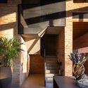 © Leonardo Finotti Passive House / Mareines Arquitetura - Interior Photography, Wood, Brick, Beam