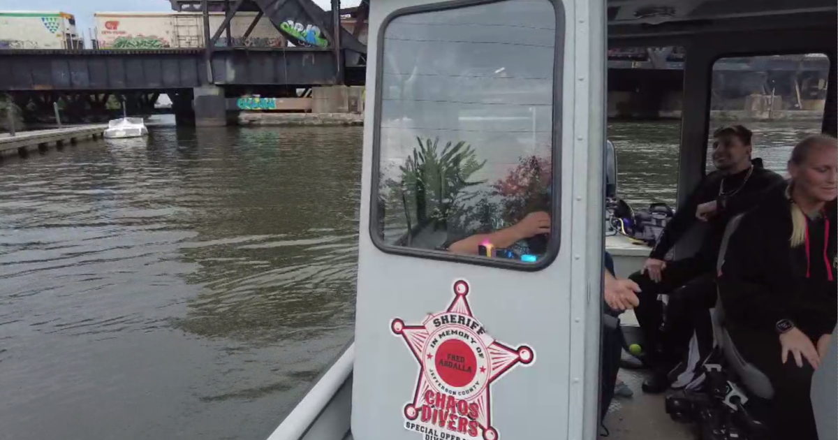 Chaos Divers locate more than 90 submerged cars in Chicago River system