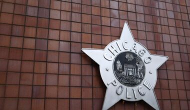 Chicago cop charged in gun smuggling case