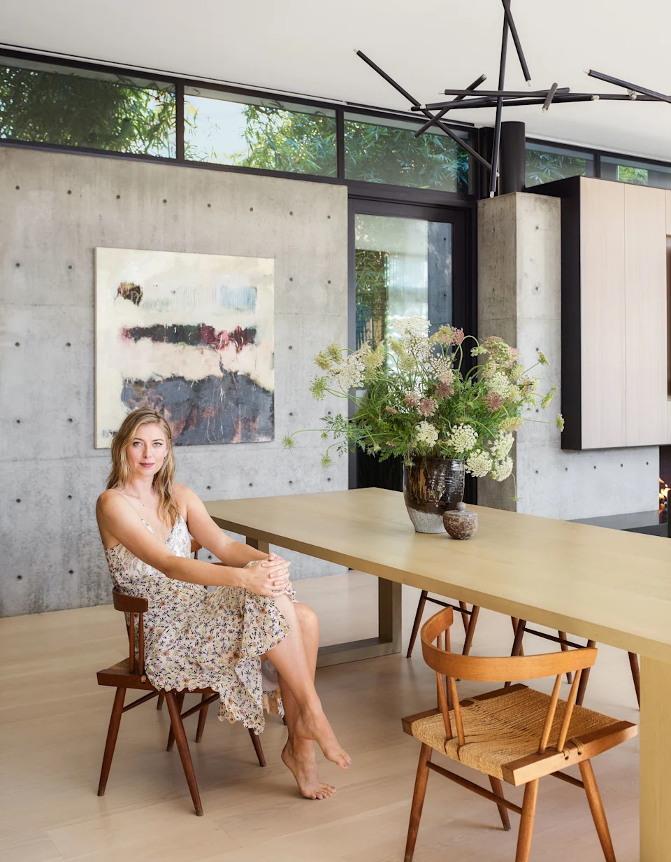 Sharapova, photographed at home during AD’s 2019 tour wearing a Chloé dress, in the dining room. George Nakashima chairs; Billy Cotton chandelier; Chris Gwaltney painting. Flowers throughout by Joseph Free.