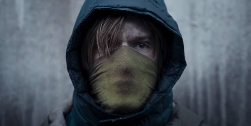 Louis Hofmann as Jonas Kahnwaldwith wearing a face mask and with his hood up in Dark.