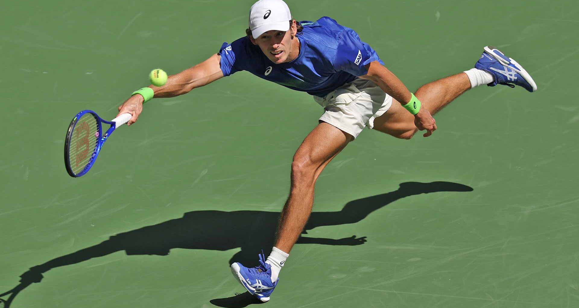 Alex de Minaur falls to Felix Auger-Aliassime in four sets Wednesday in the US Open quarter-finals.