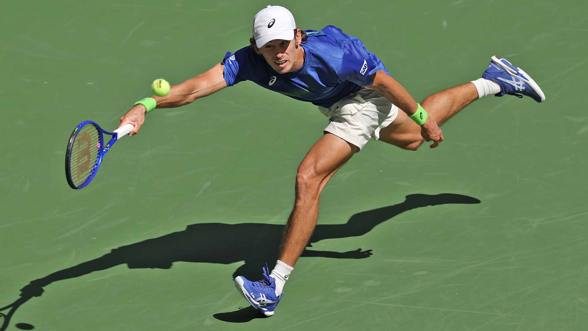 Alex de Minaur falls to Felix Auger-Aliassime in four sets Wednesday in the US Open quarter-finals.