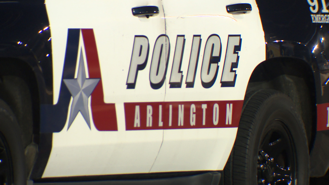 Arlington robbery leads to police chase into Fort Worth