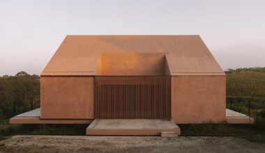 extrastudio suspends casa plaj above coastal slopes of portugal