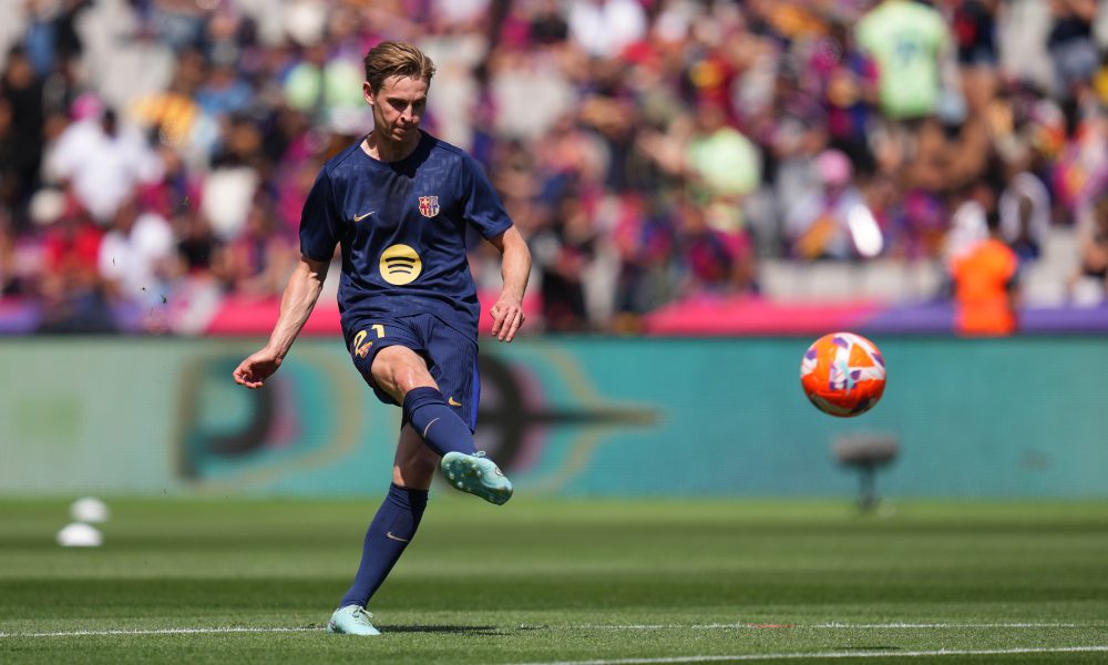 BARCELONA, SPAIN - MAY 11: Frenkie de Jong of FC Barcelona shoots during the warm up prior to the LaLiga match between FC Barcelona and Real Madrid CF at Estadi Olimpic Lluis Companys on May 11, 2025 in Barcelona, Spain. (Photo by Alex Caparros/Getty Images)
