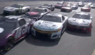 Brad Keselowski attempts five-wide pass on SVG, triggering pileup crash - Motorsport.com