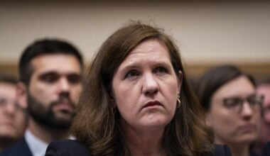 Supreme Court lets Trump fire FTC commissioner for now and takes up blockbuster dispute over her removal
